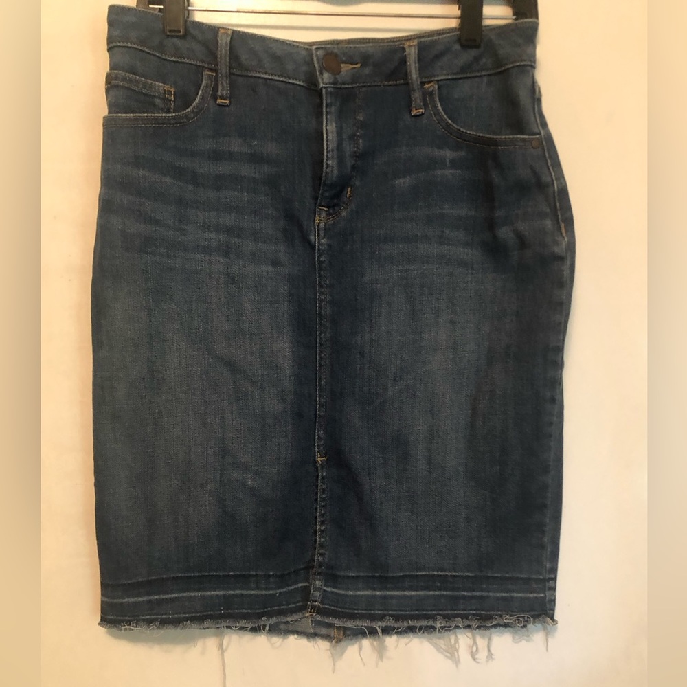 a.n.a. Size 6 stretch denim skirt